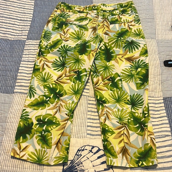 Women’s size 10 Liz Claiborne beachy pants pockets all around, 2 front, 2 back - Picture 6 of 7